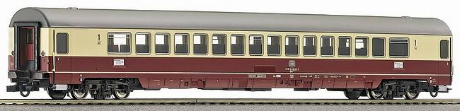 Passenger car 1st class in TEE delivery<br /><a href='images/pictures/Roco/45785.jpg' target='_blank'>Full size image</a>